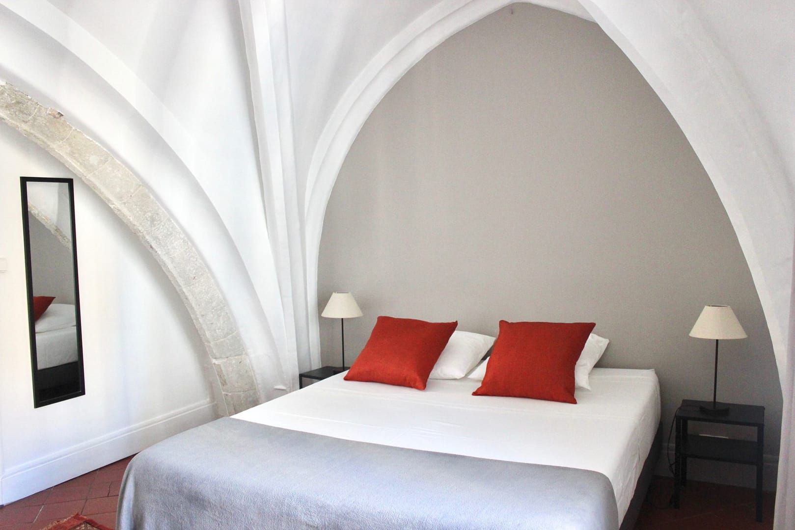 Appartement CT Chambre voutée ogive minimalism vintage design