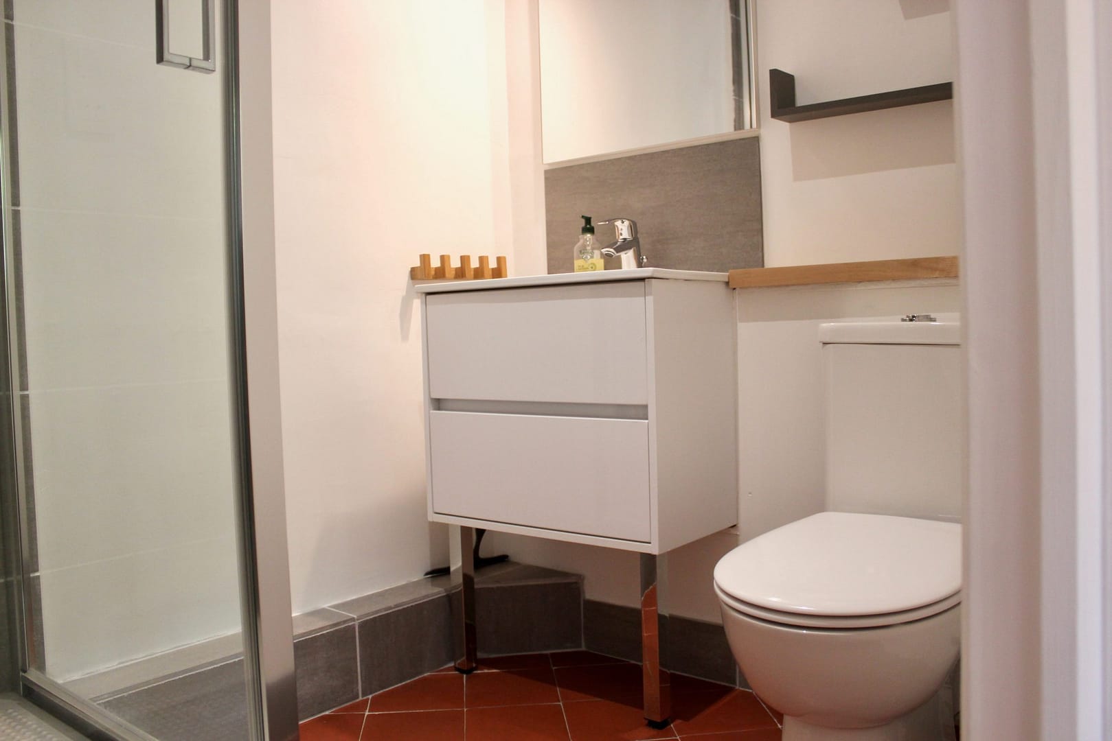 Salle de bain Appartement Côté Terrasse piscine Terrasse sur Cour Avignon Location vacances