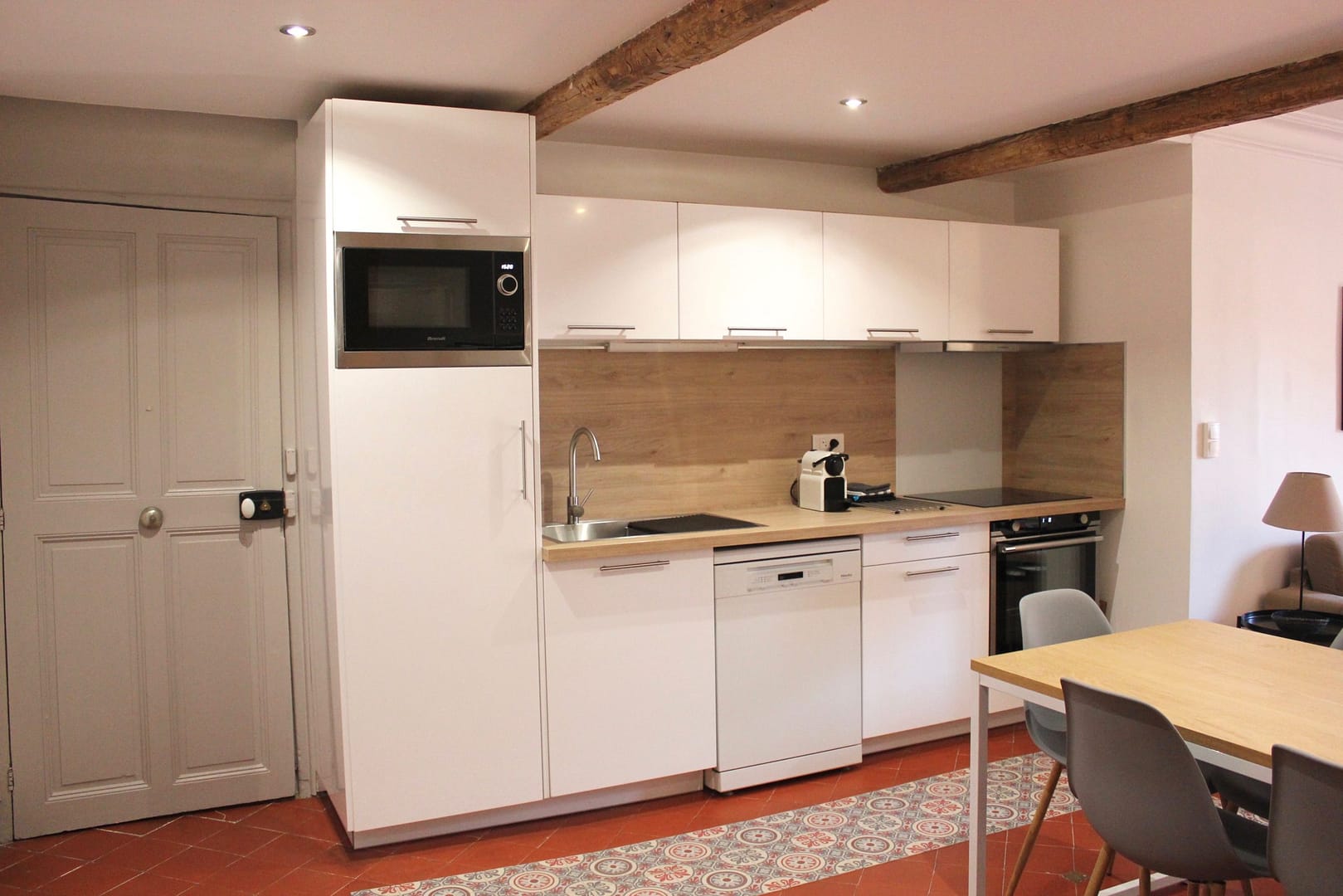 Cuisine Appartement Côté Terrasse piscine Terrasse sur Cour Avignon Location vacances