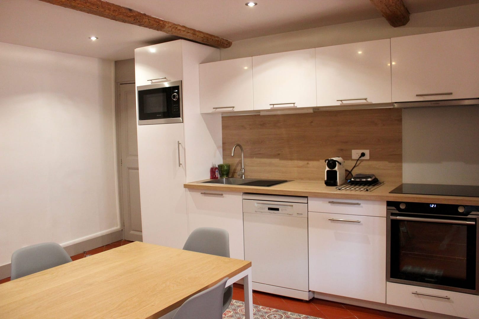 Cuisine Appartement Côté Terrasse piscine Terrasse sur Cour Avignon Location vacances