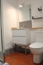 Salle de bain Appartement Côté Terrasse piscine Terrasse sur Cour Avignon Location vacances