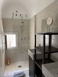 Salle de bain Appartement Côté Terrasse piscine Terrasse sur Cour Avignon Location vacances