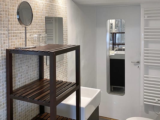Salle de bain Appartement Côté Terrasse piscine Terrasse sur Cour Avignon Location vacances