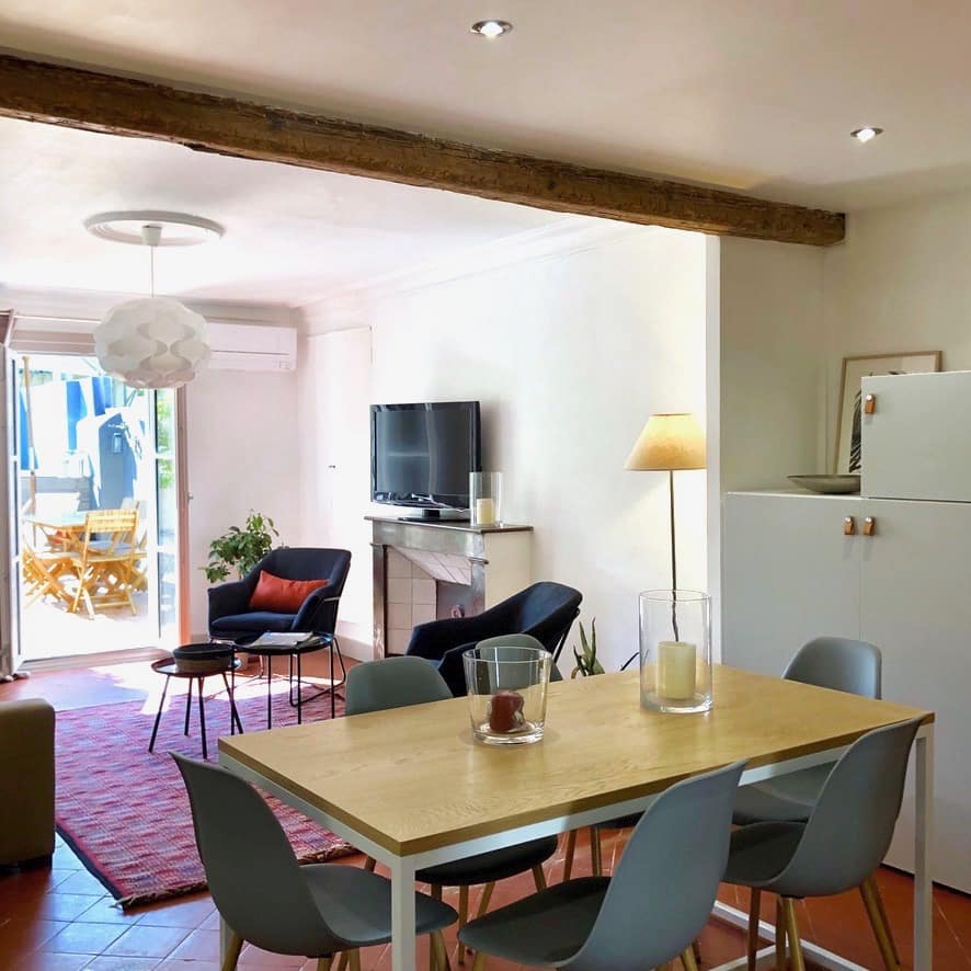 Salon Appartement Côté Terrasse piscine Terrasse sur Cour Avignon Location vacances