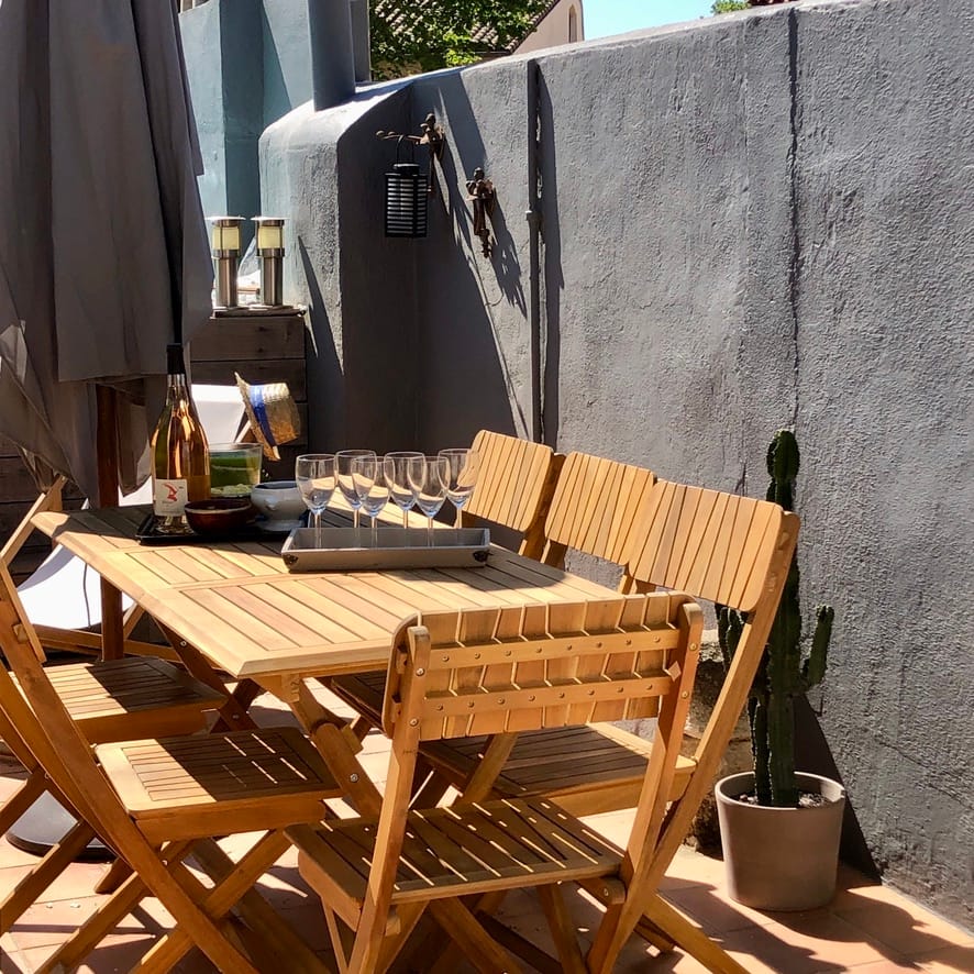 Côté Terrasse avec piscine soleil Terrasse sur Cour location vacances Avignon