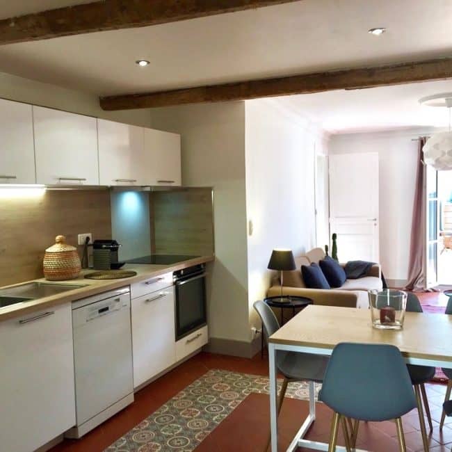 Cuisine Appartement Côté Terrasse piscine Terrasse sur Cour Avignon Location vacances