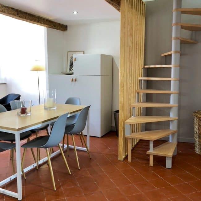 Salon Appartement Côté Terrasse piscine Terrasse sur Cour Avignon Location vacances