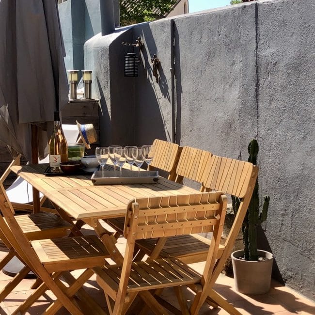 Côté Terrasse avec piscine soleil Terrasse sur Cour location vacances Avignon