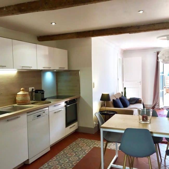 Cuisine Appartement Côté Terrasse piscine Terrasse sur Cour Avignon Location vacances