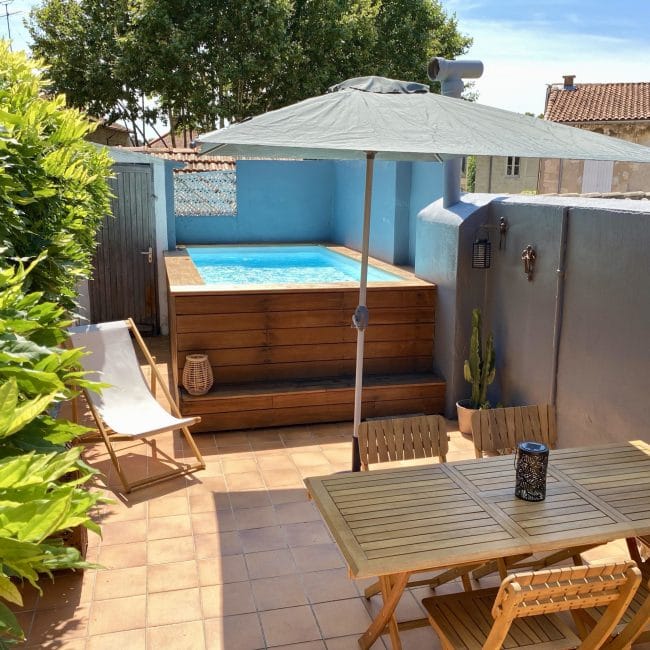 Côté Terrasse avec piscine soleil Terrasse sur Cour location vacances Avignon